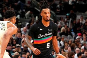 字母哥在塞尔维亚队比赛中高光表现，势不可挡引发热议！的简单介绍