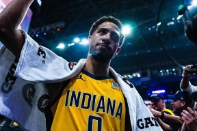 西亚卡姆连续十场比赛得分超过赛况扑朔迷离，快船挑战极限！的简单介绍